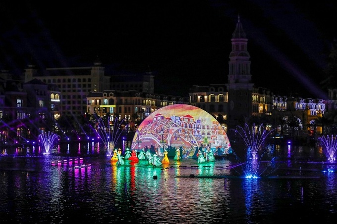 "Sắc màu Venice" được Hội Kỷ lục gia Việt Nam công nhận là "Show diễn nghệ thuật thực cảnh đa phương tiện trên mặt nước lớn nhất Việt Nam lấy cảm hứng từ tinh hoa văn hóa Châu Âu"