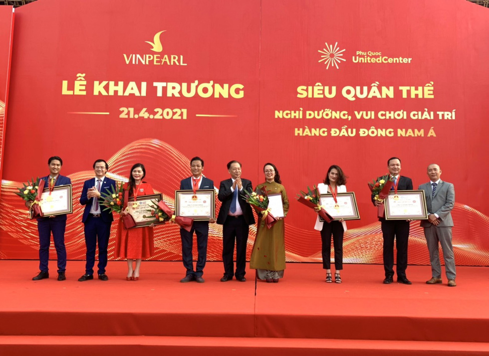Tổ chức Kỷ lục Việt Nam đã trao 5 kỷ lục cho Phú Quốc United Center