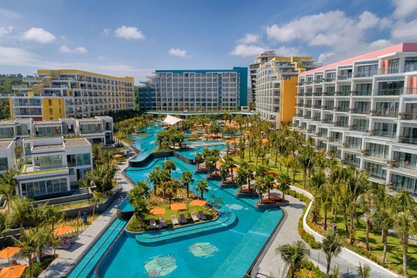 Phú Quốc với nhiều dự án quy mô hàng tỷ đô la và hầu hết các thương hiệu quản lý du lịch khách sạn hàng đầu đều ghi dấu ấn tại Phú Quốc như JW Marriott, Rosewood, Intercontinental, Pullman, Accor,...